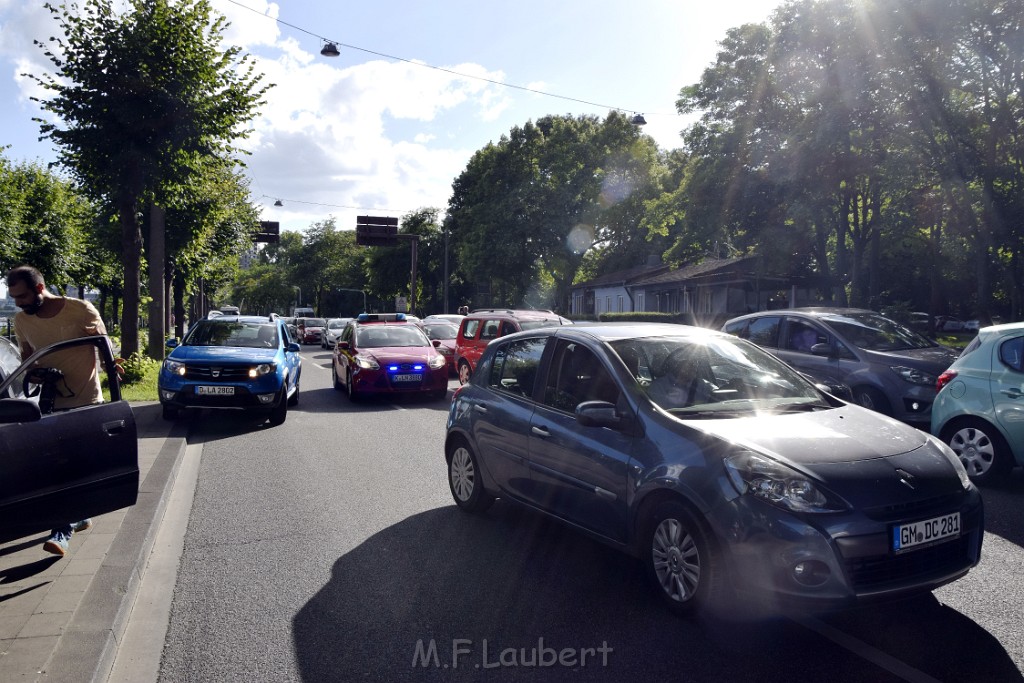 Koelner Seilbahn Gondel blieb haengen Koeln Linksrheinisch P375.JPG - Miklos Laubert